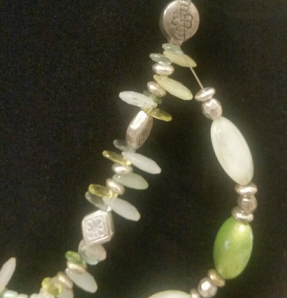 Cute beaded necklace in greens - Picture 3 of 3